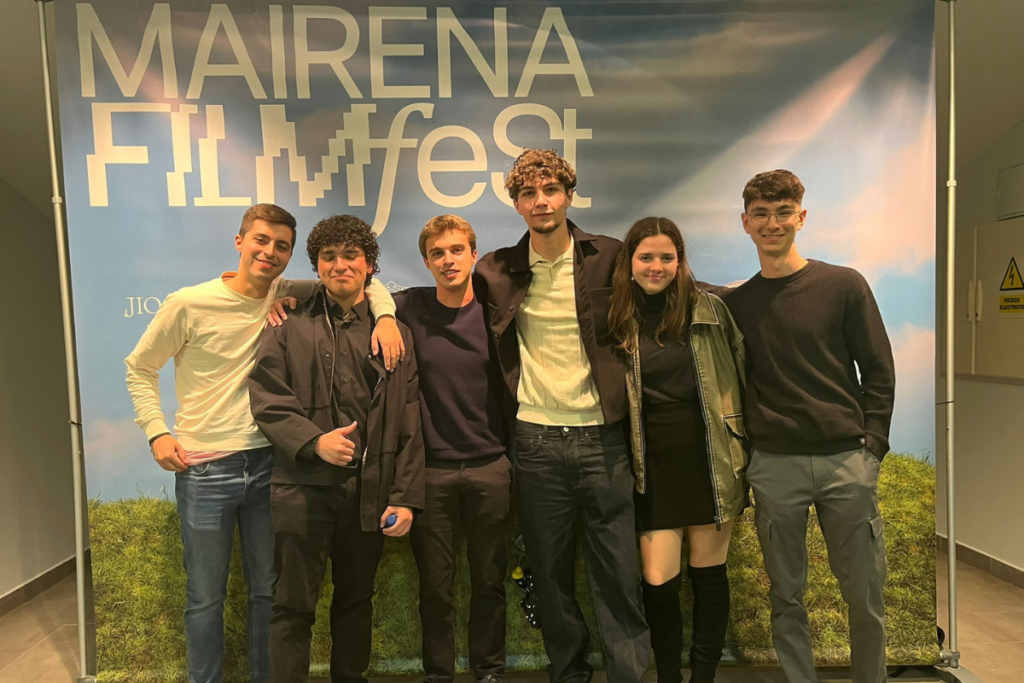 Víctor, junto a sus amigos en el Mairena Filmfest